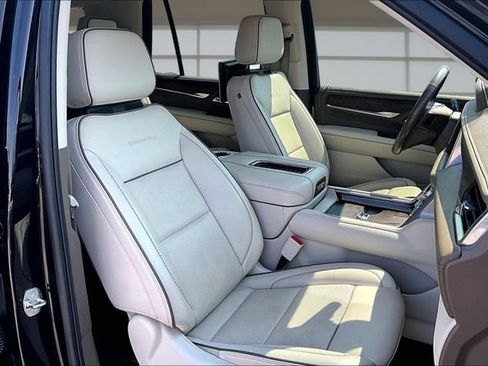 Used 2022 GMC Yukon Denali w/ Denali Premium Package RWD image 7