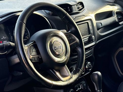 Used 2017 Jeep Renegade Latitude image 18