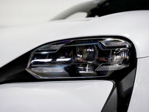 Used 2022 Porsche Taycan Turbo S image 40