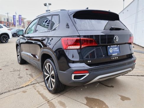 Certified 2022 Volkswagen Taos SE w/ Panoramic Sunroof Package image 3