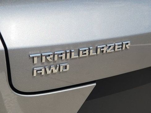 Used 2025 Chevrolet TrailBlazer LT AWD/4WD image 12