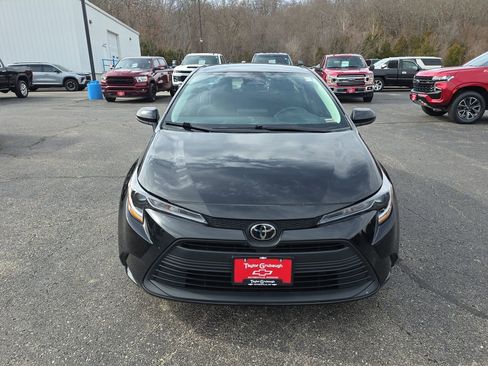 Used 2024 Toyota Corolla LE image 3
