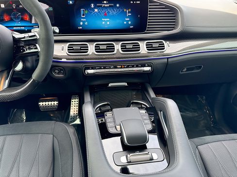 Used 2025 Mercedes-Benz GLS 63 AMG 4MATIC image 20