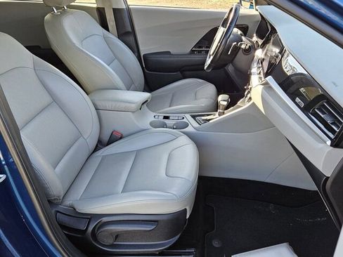Used 2022 Kia Niro Touring Special Edition image 16