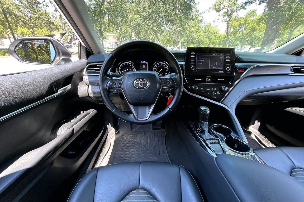 Used 2023 Toyota Camry SE FWD image 5