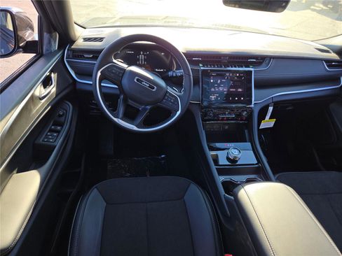 New 2025 Jeep Grand Cherokee Altitude image 21