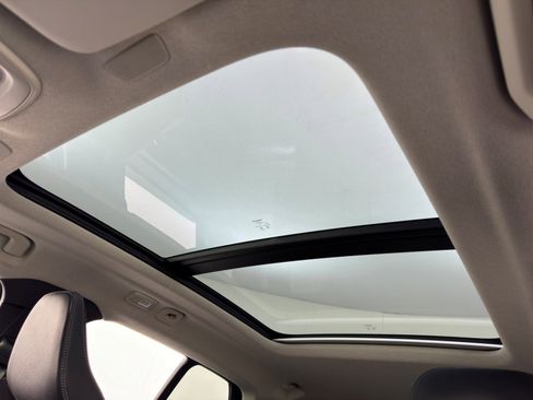 Used 2023 Volvo XC40 B5 Ultimate w/ Protection Package Premier image 12