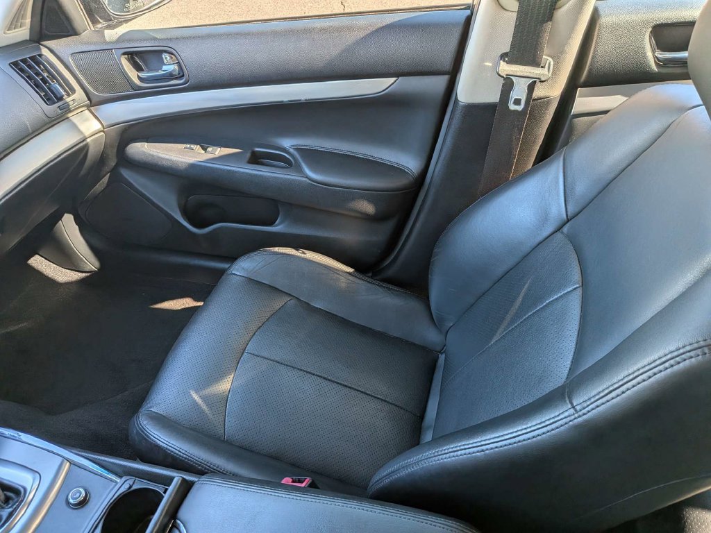 Used 2015 INFINITI Q40 w/ Navigation Package RWD image 15