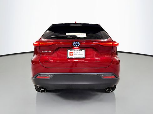 Used 2023 Toyota Venza LE image 5