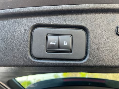Used 2025 Nissan Pathfinder SV AWD/4WD image 20