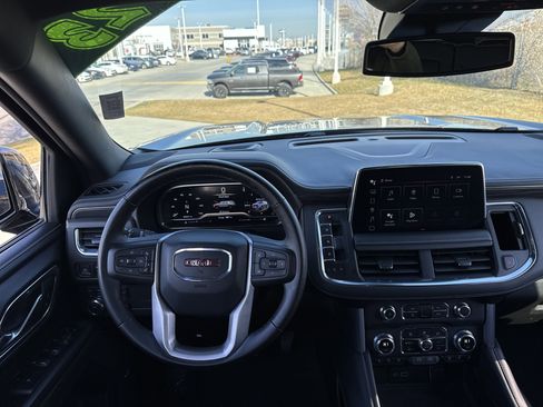 Used 2023 GMC Yukon XL SLT w/ SLT Premium Package image 16