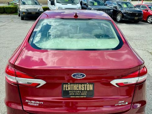 Used 2019 Ford Fusion SE FWD image 11