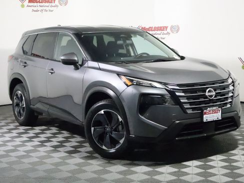 Used 2024 Nissan Rogue SV AWD/4WD image 2