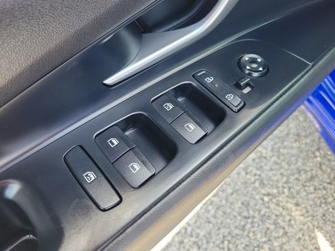 Used 2025 Hyundai Elantra Limited FWD image 12