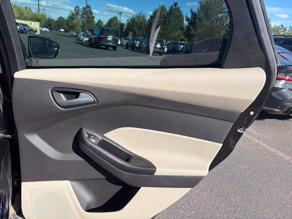 Used 2017 Ford Focus SE FWD image 13