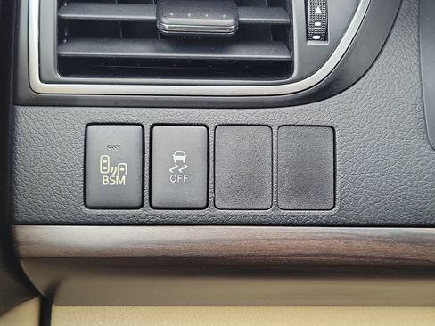 Used 2015 Toyota Camry XLE w/ Moonroof Package image 19