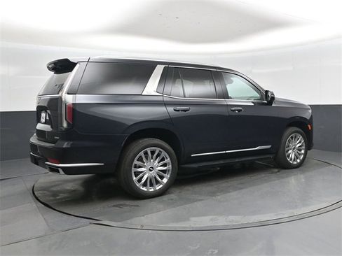 Used 2022 Cadillac Escalade Premium Luxury image 3