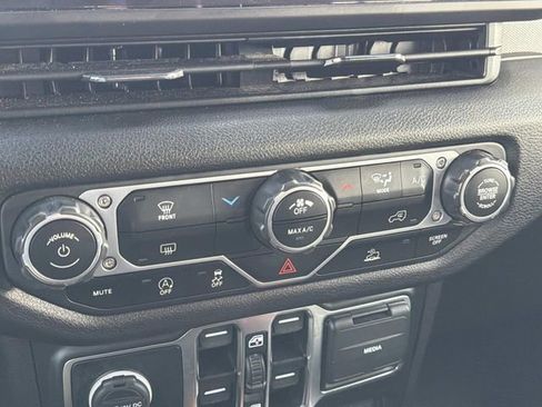 Used 2024 Jeep Gladiator Sport image 31