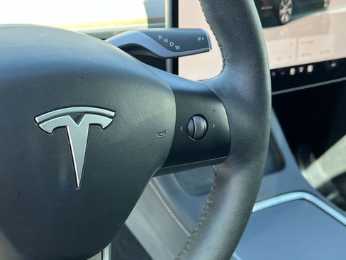Used 2023 Tesla Model Y Long Range AWD/4WD image 33