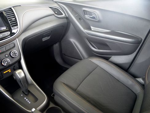 Used 2022 Chevrolet Trax LT w/ LT Convenience Package image 26