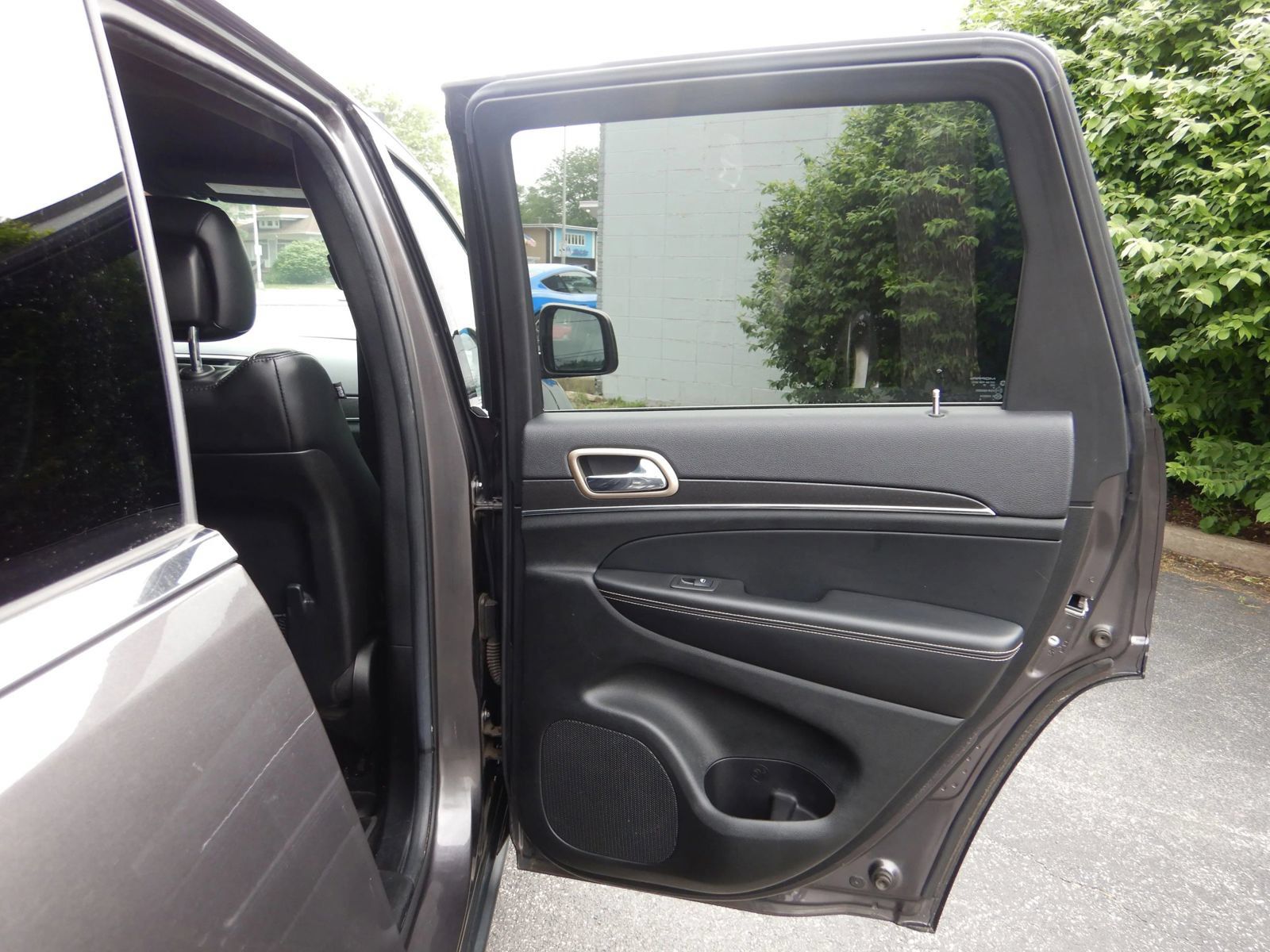 Used 2015 Jeep Grand Cherokee Limited AWD/4WD image 19