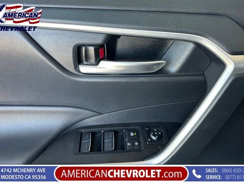 Used 2025 Toyota RAV4 XLE AWD/4WD image 11