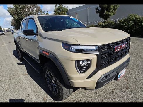 Used 2024 GMC Canyon Elevation w/ Elevation Premium Package RWD image 4