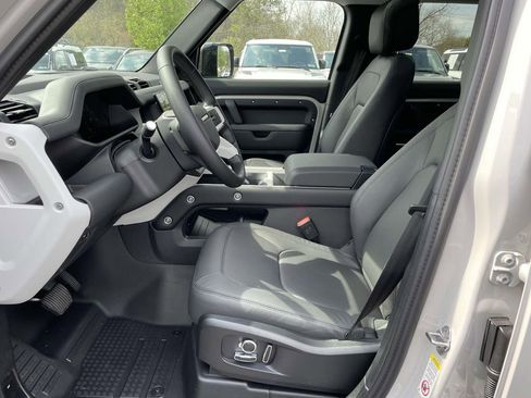 New 2026 Land Rover Defender 130 X-Dynamic SE AWD/4WD image 14