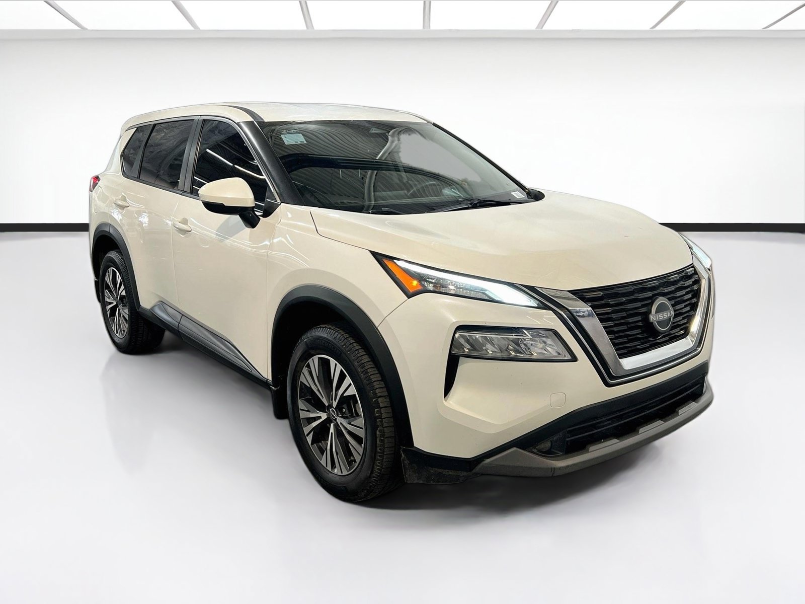 Used 2023 Nissan Rogue SV FWD image 3