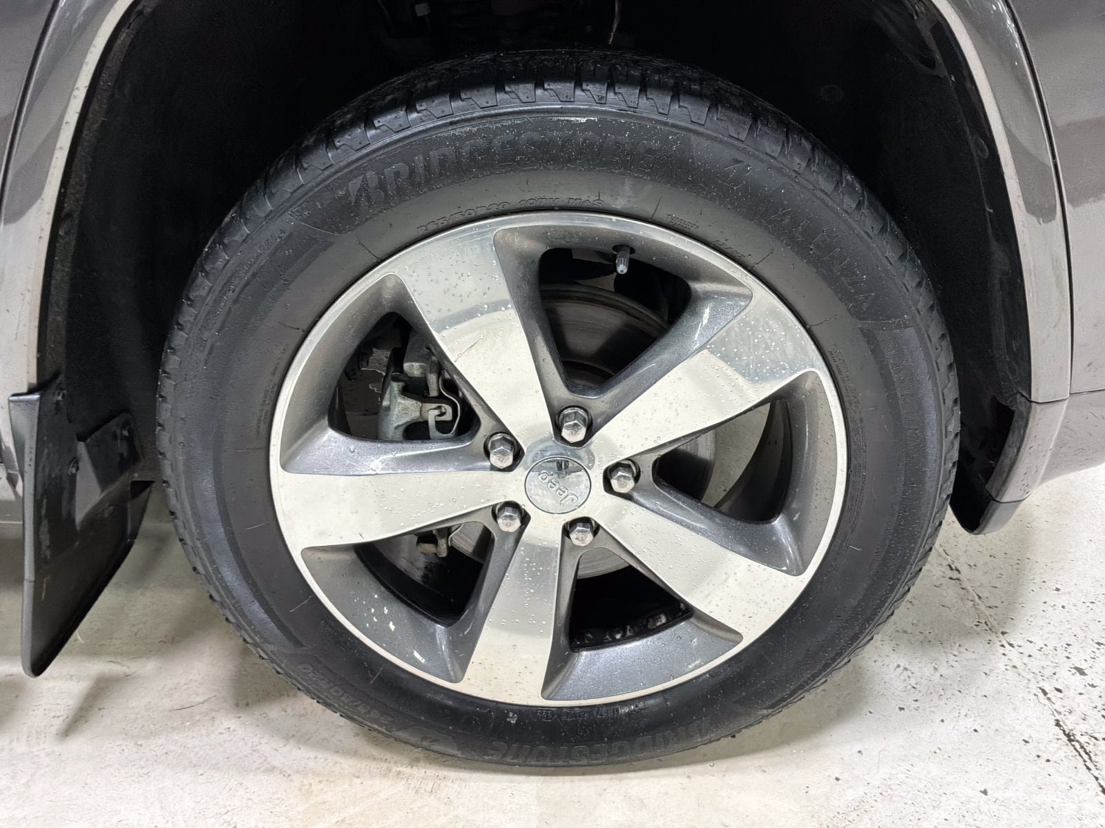 Used 2015 Jeep Grand Cherokee Overland AWD/4WD image 10