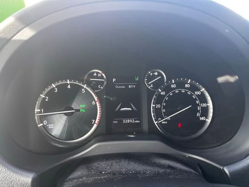 Used 2022 Lexus GX 460 Premium w/ Premium Package image 25