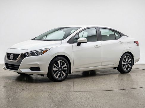 Used 2025 Nissan Versa SV image 3