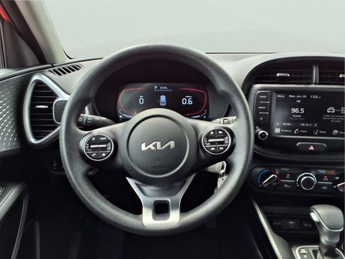 Used 2024 Kia Soul LX w/ Option Group 015 FWD image 9