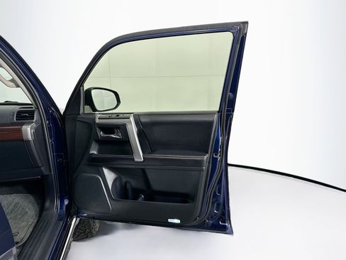 Used 2016 Toyota 4Runner Limited image 32