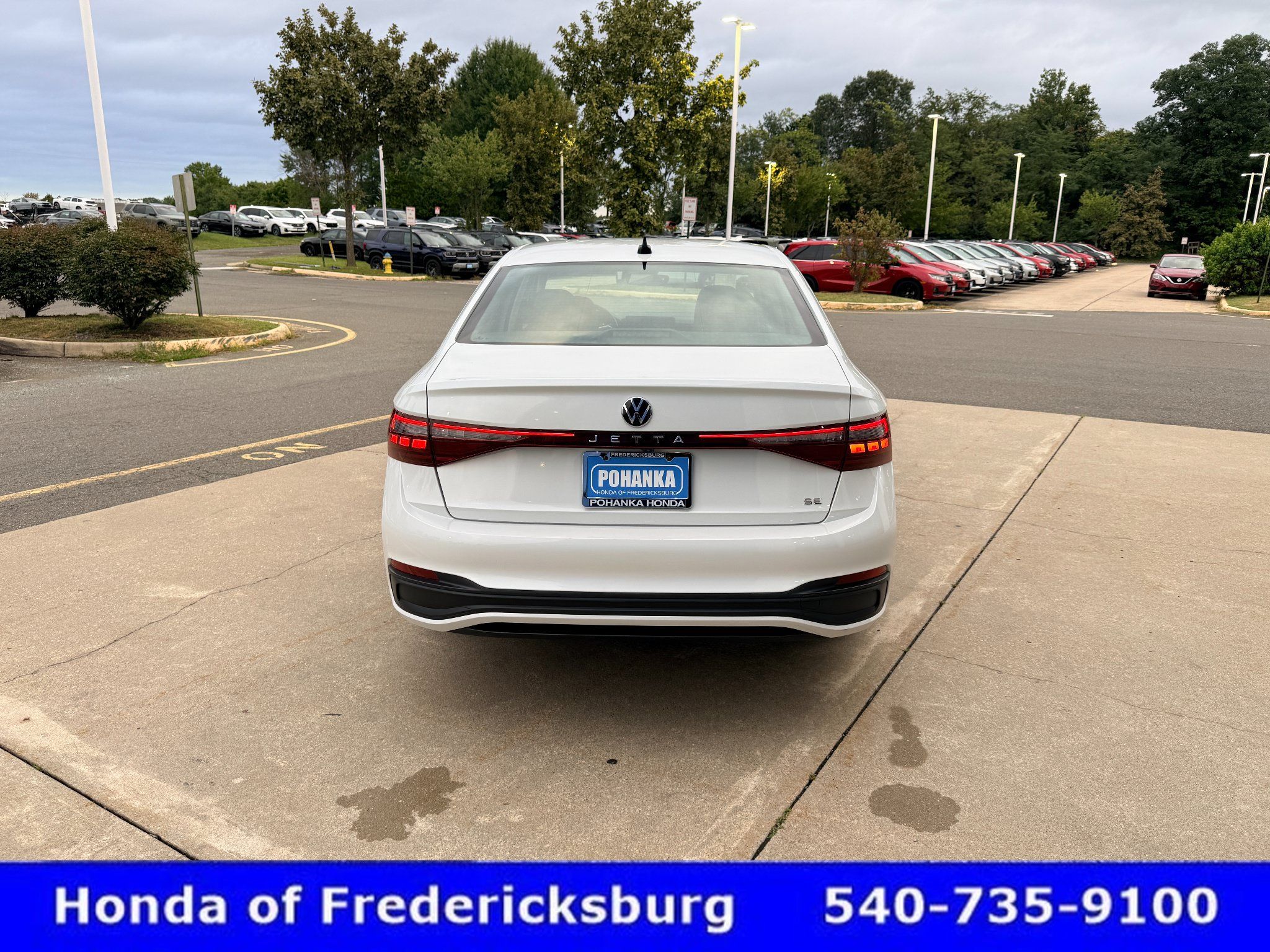 Used 2025 Volkswagen Jetta SE FWD image 5