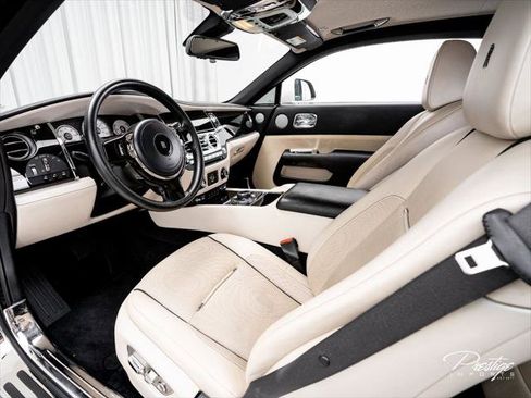 Used 2016 Rolls-Royce Wraith RWD image 27
