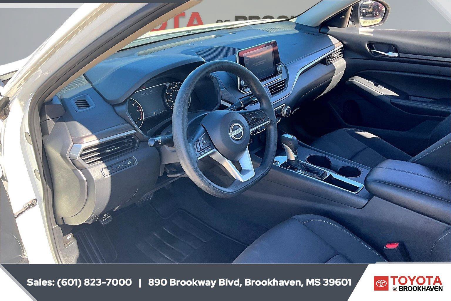 Used 2025 Nissan Altima 2.5 SV FWD image 12