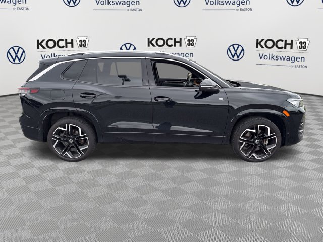 Used 2025 Volkswagen Tiguan SEL R-Line AWD/4WD image 9