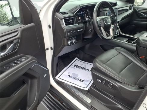 Used 2021 GMC Yukon XL Denali w/ Denali Premium Package AWD/4WD image 10