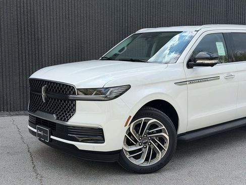 New 2026 Lincoln Navigator L Premier AWD/4WD image 2