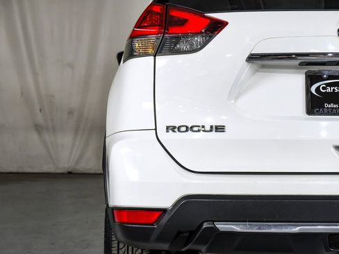 Used 2018 Nissan Rogue SV image 39