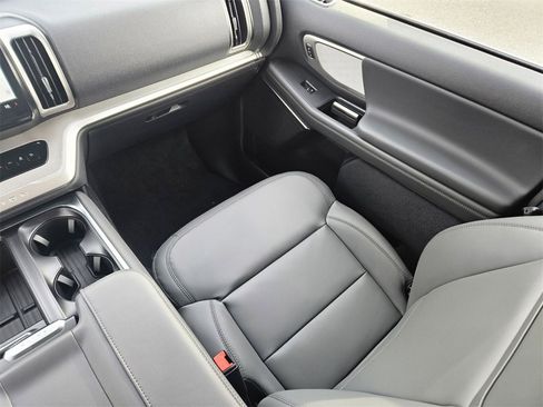 New 2026 Ford Expedition Active image 11