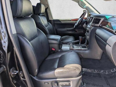 Used 2015 Lexus LX 570 4WD w/ Luxury Package image 25