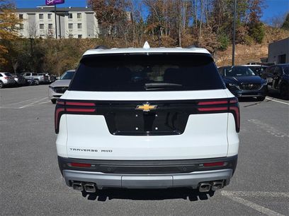 Used 2025 Chevrolet Traverse LT