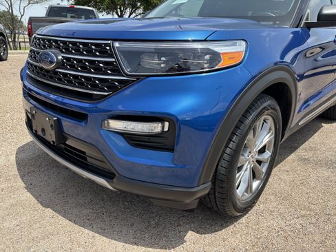 Certified 2022 Ford Explorer XLT w/ Equipment Group 202A RWD image 5