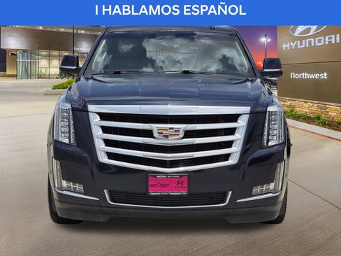 Used 2017 Cadillac Escalade Luxury RWD image 5