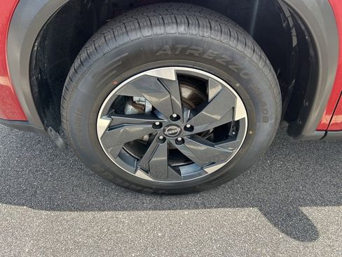 Certified 2025 Nissan Rogue SV AWD/4WD image 10