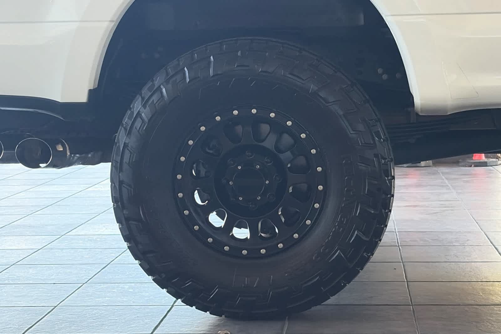 Used 2020 Ford F350 Platinum w/ FX4 Off-Road Package AWD/4WD image 30