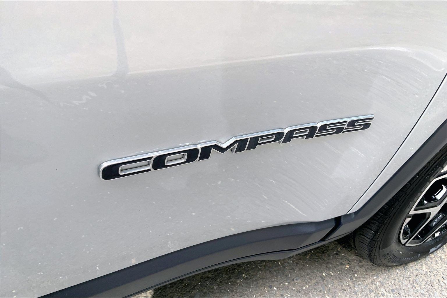 Used 2025 Jeep Compass Limited w/ Sun & Sound Group AWD/4WD image 27