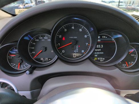 Used 2017 Porsche Cayenne Platinum Edition image 20